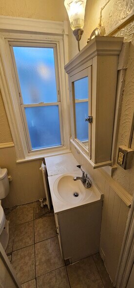 Building Photo - 132 W Douglass St