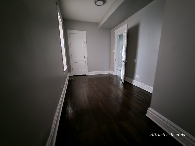 Building Photo - 6738 S Prairie Ave