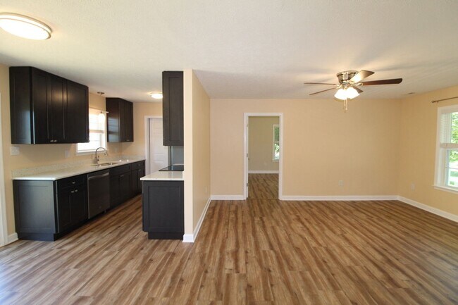 Building Photo - Stunning Home with Breathtaking Blue Ridge Mountain Views!   3 Bedrooms | 2 Baths