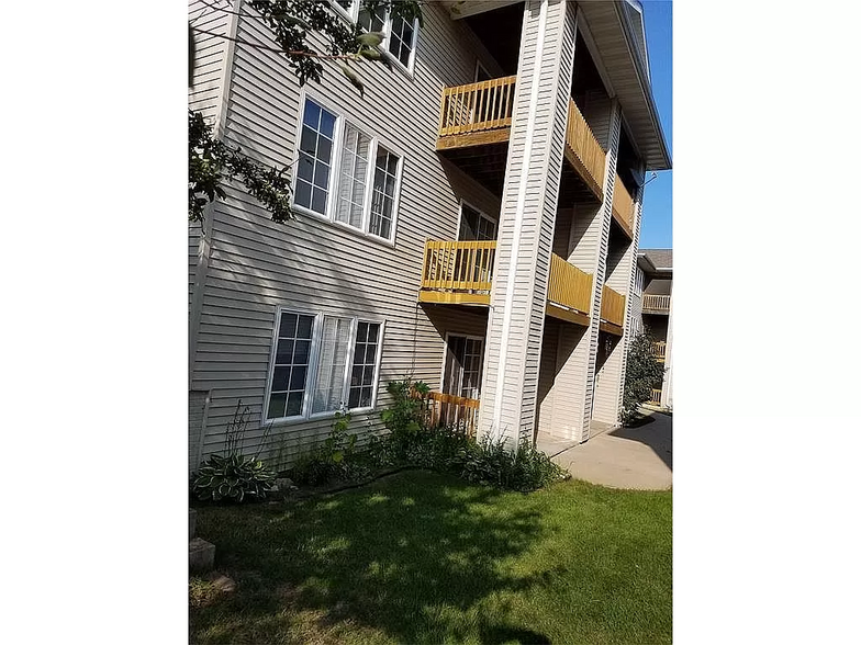 Building Photo - 740 Magnolia Ln