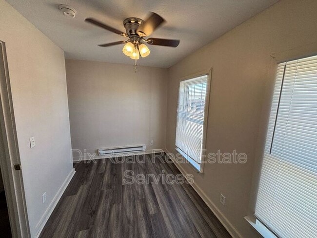 Building Photo - 829 Maple Ave