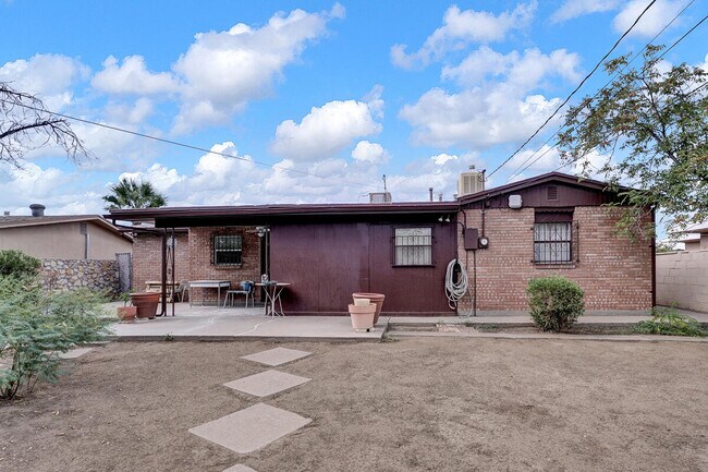 Building Photo - 5205 Flower Dr