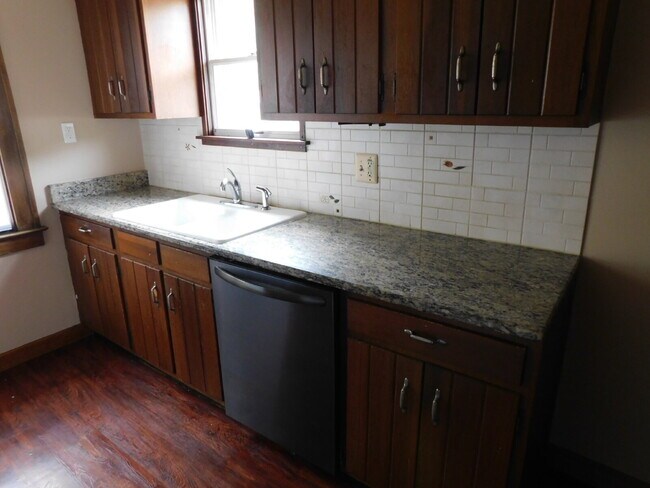 Building Photo - Smartly Located Bungalow in Great Area