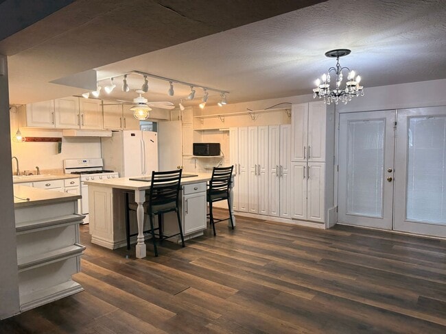 Building Photo - Great Post Falls Location!