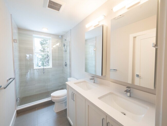 Building Photo - 142 Coolidge St