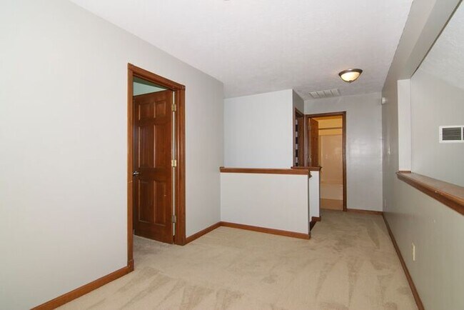 Building Photo - GREAT, 3 BEDROOM, 2.5 BATH HOME IN WARREN TOWNSHIP!