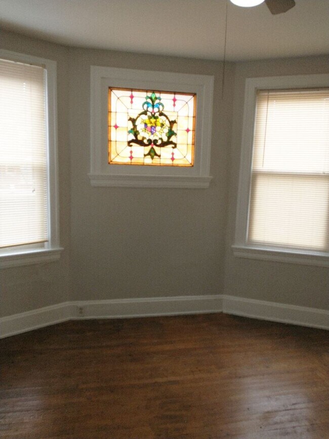 Interior Photo - 343-345 Ludlow Ave