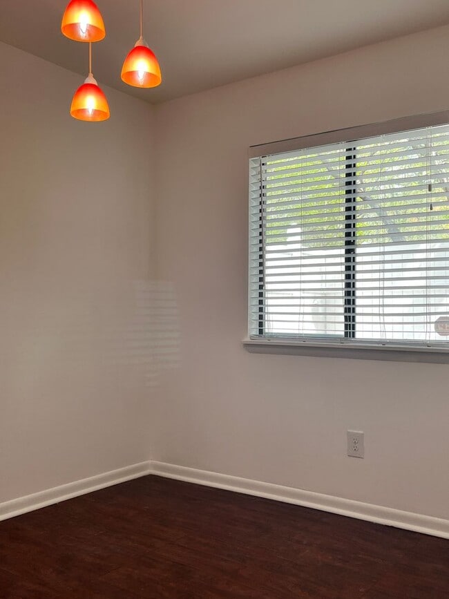 Building Photo - 2BR Townhome in N Raleigh