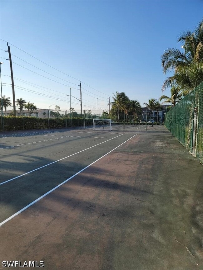 Building Photo - 190 Santa Clara Dr