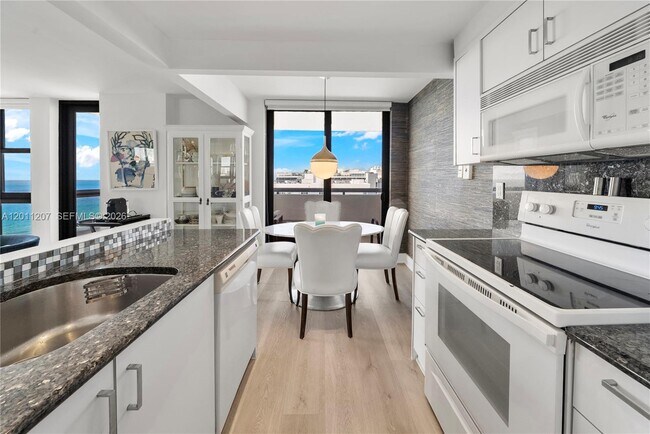 Building Photo - 2555 Collins Ave