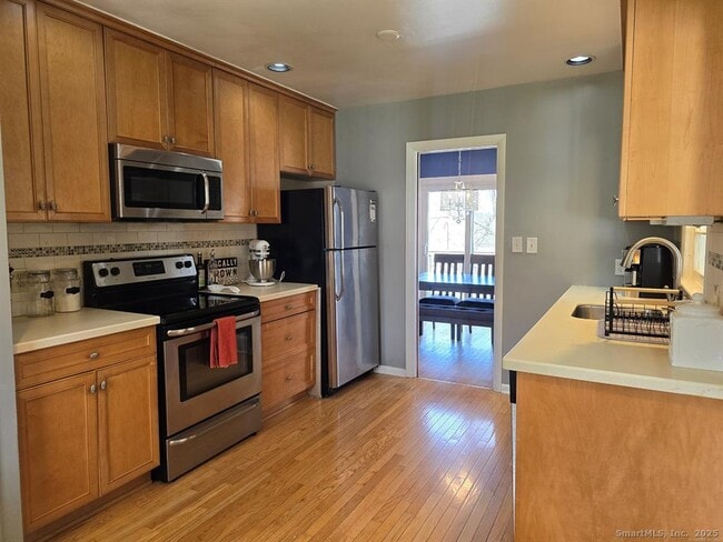 Building Photo - 856 Shagbark Dr