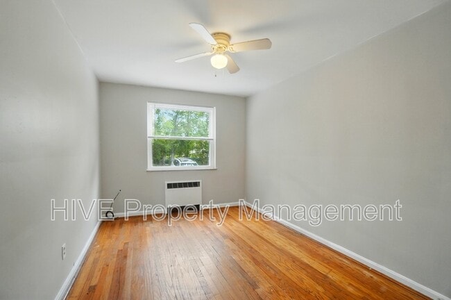 Building Photo - 3919 E Gatewood Ln