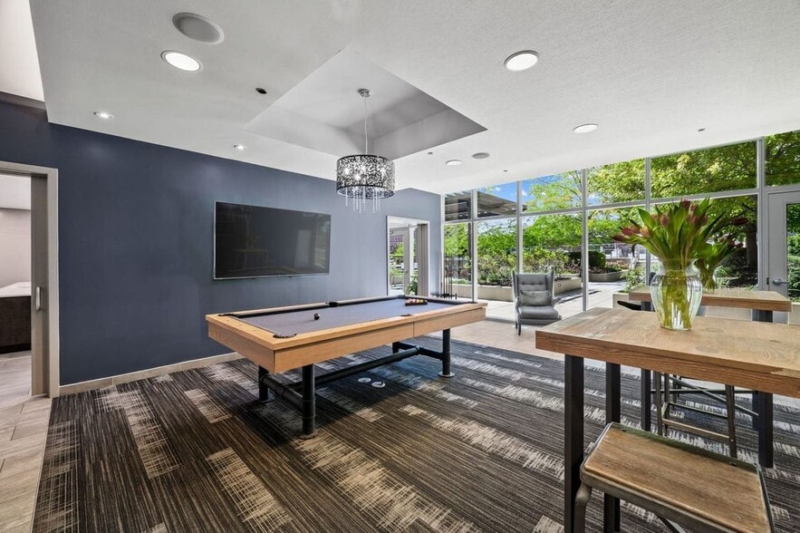 Building Photo - 3740 N Halsted St