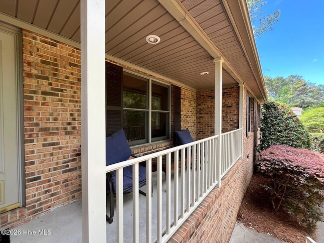 Building Photo - 100 Bridle Path Cir