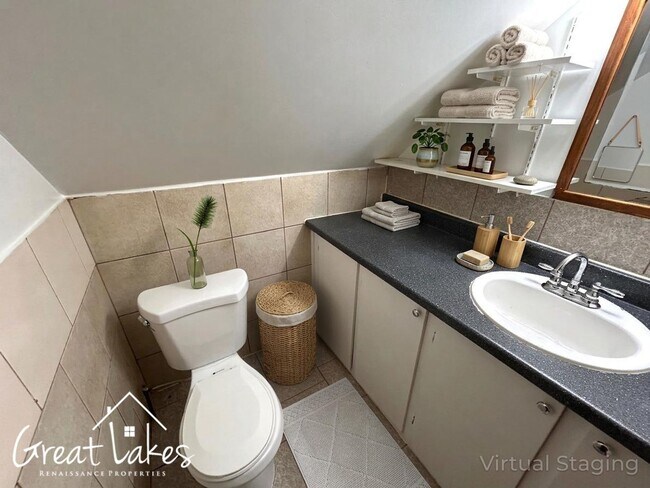 Building Photo - Charming 3 Bedroom 1.5 Bathroom Bungalow now available for rent!