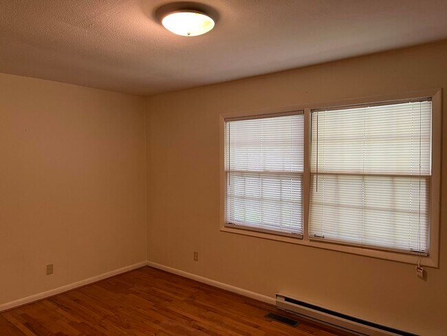 Building Photo - 109 W Blythe Cir