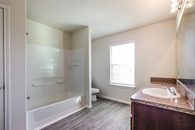 Building Photo - 3038 Junction Dr