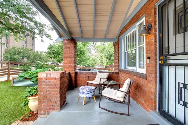 Building Photo - 803 E Ellsworth Ave