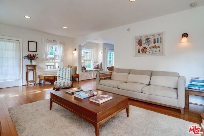 Building Photo - 2154 Willetta Ave N