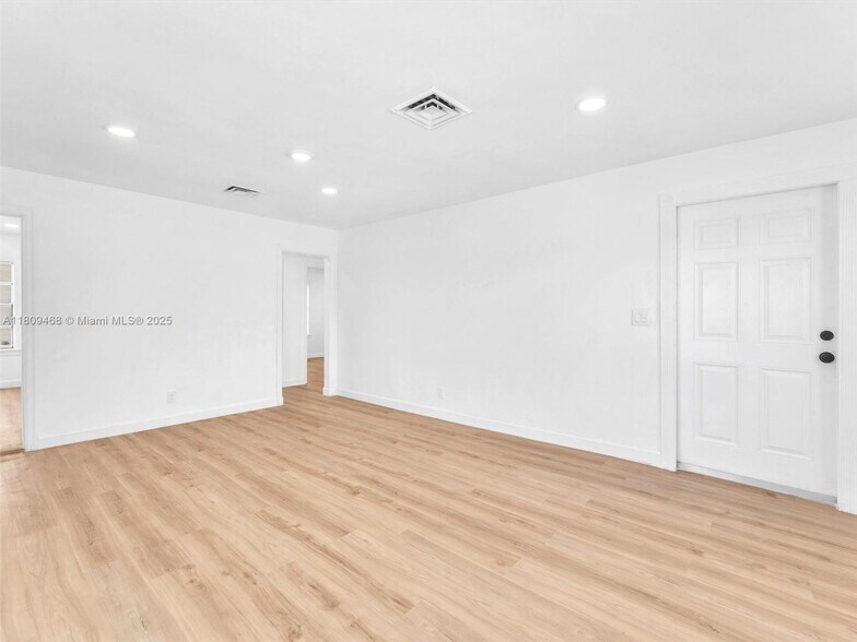 Building Photo - 443 Wilder St