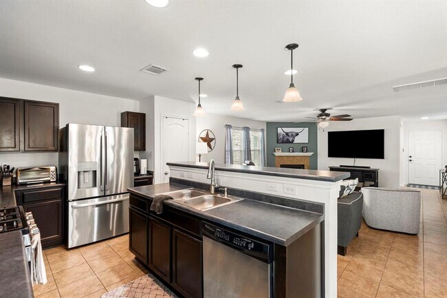 Building Photo - 1051 Dorn