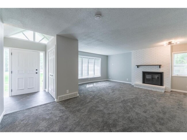 Building Photo - 11020 W River Rd