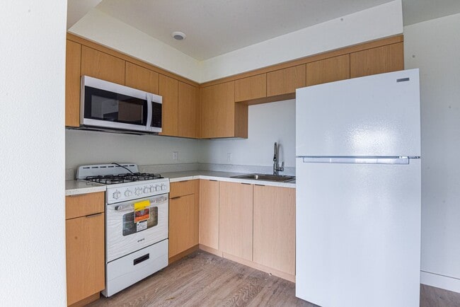 Building Photo - 7410 S Avalon Blvd