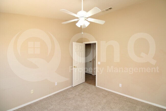 Building Photo - 579 W Tara Danette Dr