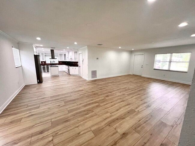 Building Photo - 9400 Listow Terrace