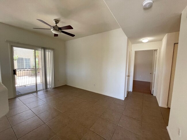 Building Photo - First Floor Condo Unit in Gated Community!