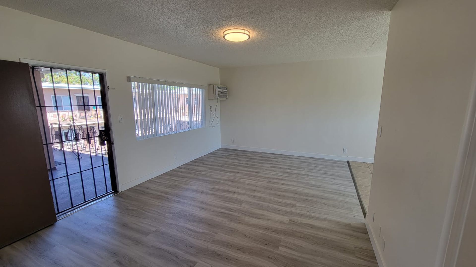 Building Photo - 13129 Oxnard St