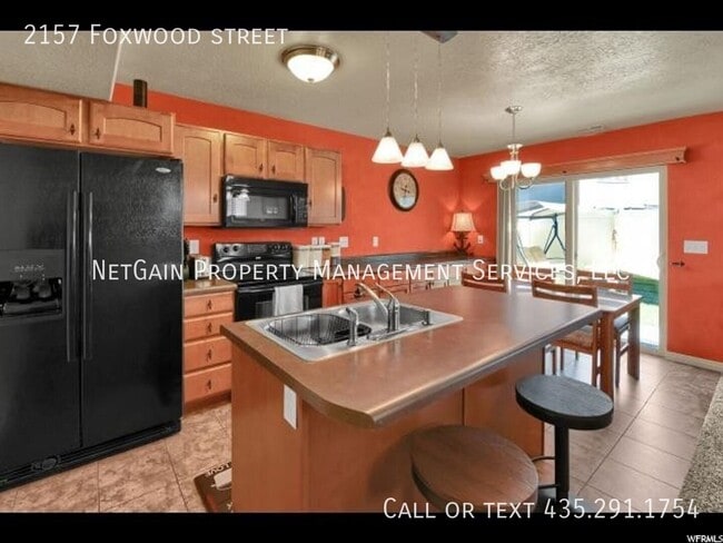 Building Photo - 2157 Foxwood St