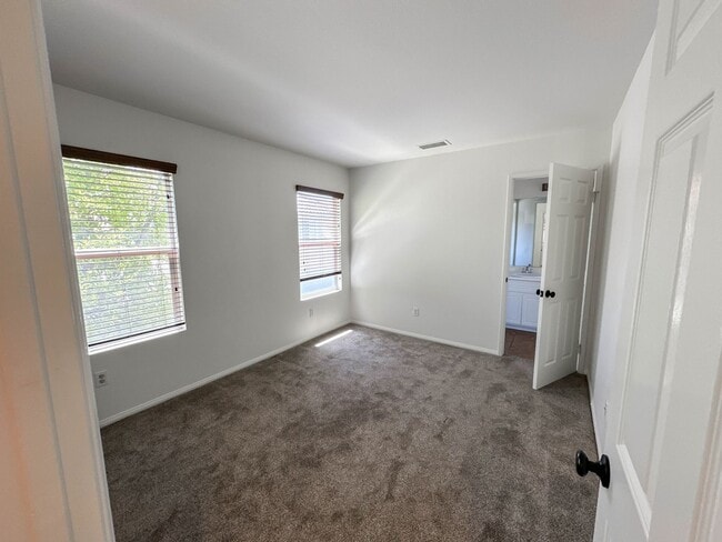 Building Photo - COMING SOON! 3 Bedroom Home for Rent in Valencia!