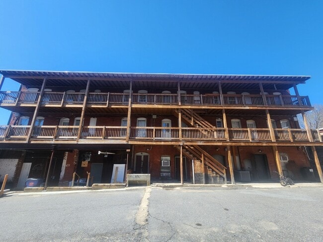 Building Photo - 19 Lunenburg St
