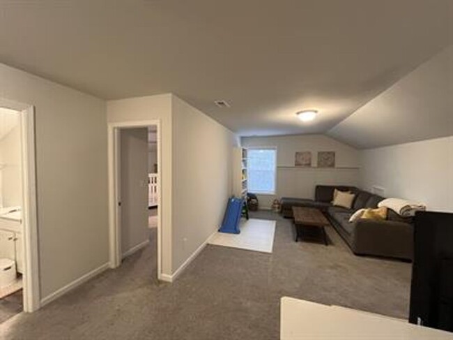 Building Photo - Beautiful 4-Bedroom Home with Office, Bonu...