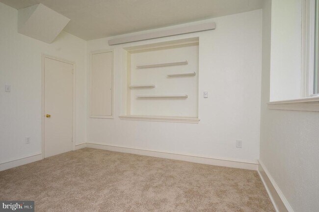 Building Photo - 1385 Woodland Rd