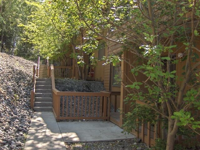 Building Photo - 724 E 76th Ave