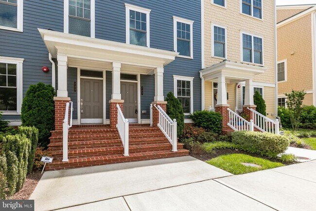 Building Photo - 723 Diamond Ave