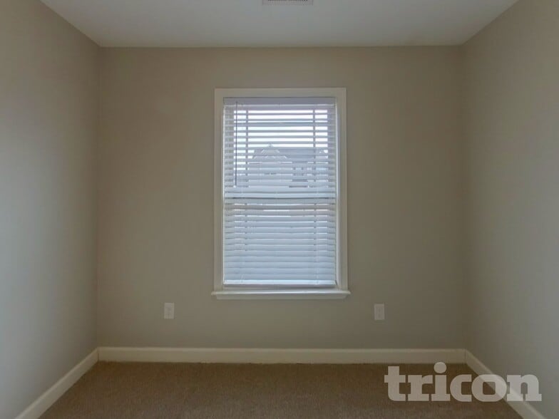 Building Photo - 613 Slippery Moss Dr