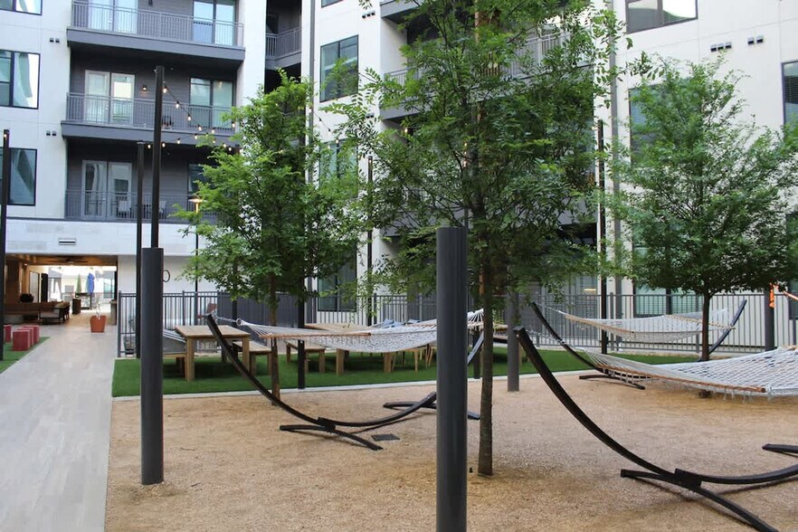 Building Photo - 9127 Research Blvd