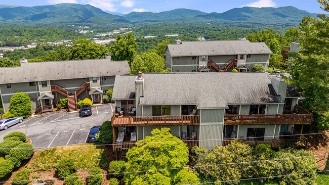 Building Photo - 2-Bedroom, 2-Bathroom Condo with Stunning Downtown Views