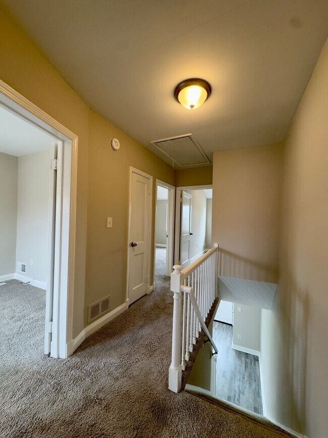 Building Photo - Charming 3 Bedroom/2 Bathroom Townhome in Dundalk, MD!