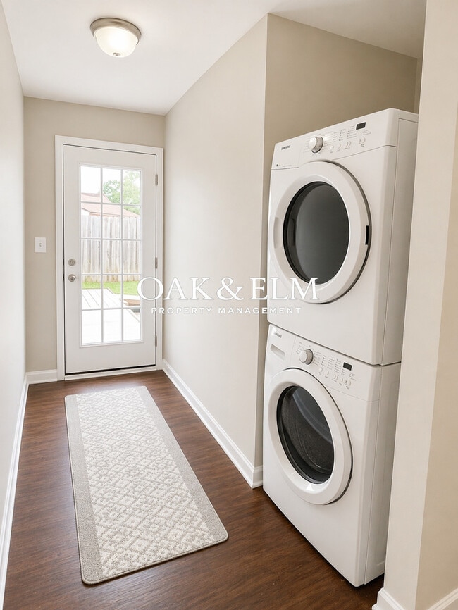 Building Photo - Welcome to this beautifully updated 4 bedrooms, 2 full bath, 1400 Square feet home