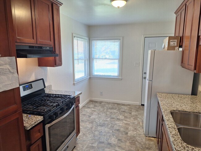 Interior Photo - 55TH STREET