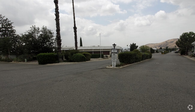 Building Photo - Lakeview Mobile Estates