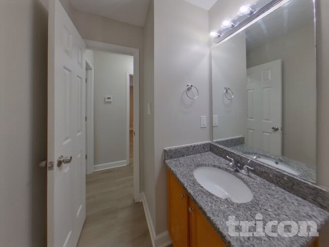 Building Photo - 2918 Brekonridge Centre Dr