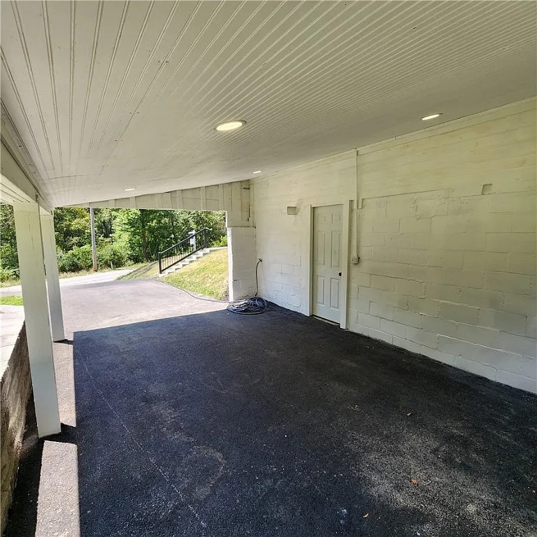 Building Photo - 2401 Banks School Rd