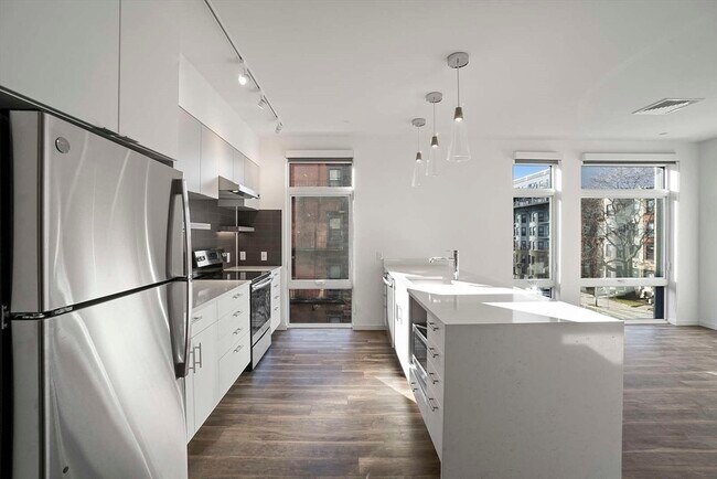 Building Photo - 839 Beacon St