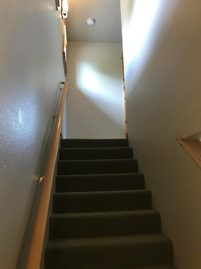 Building Photo - 312 NE 4th St