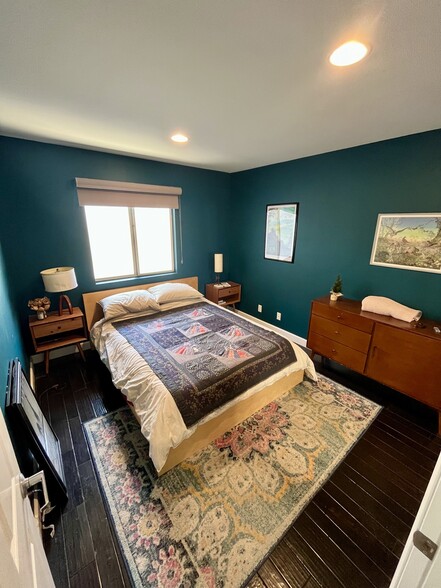 Guest bedroom (queen) - 1240 25th St